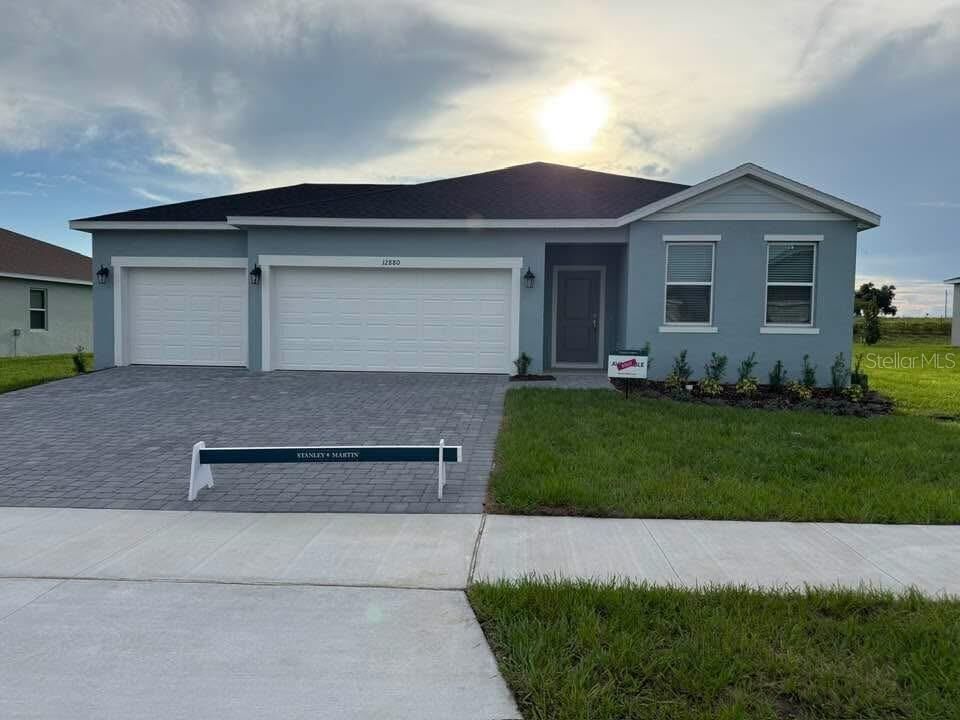 Property Photo:  12880 Trovita Drive  FL 32735 