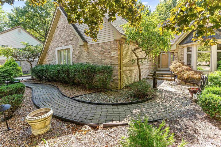 Property Photo:  2534 Farmdale Drive  MI 48314 
