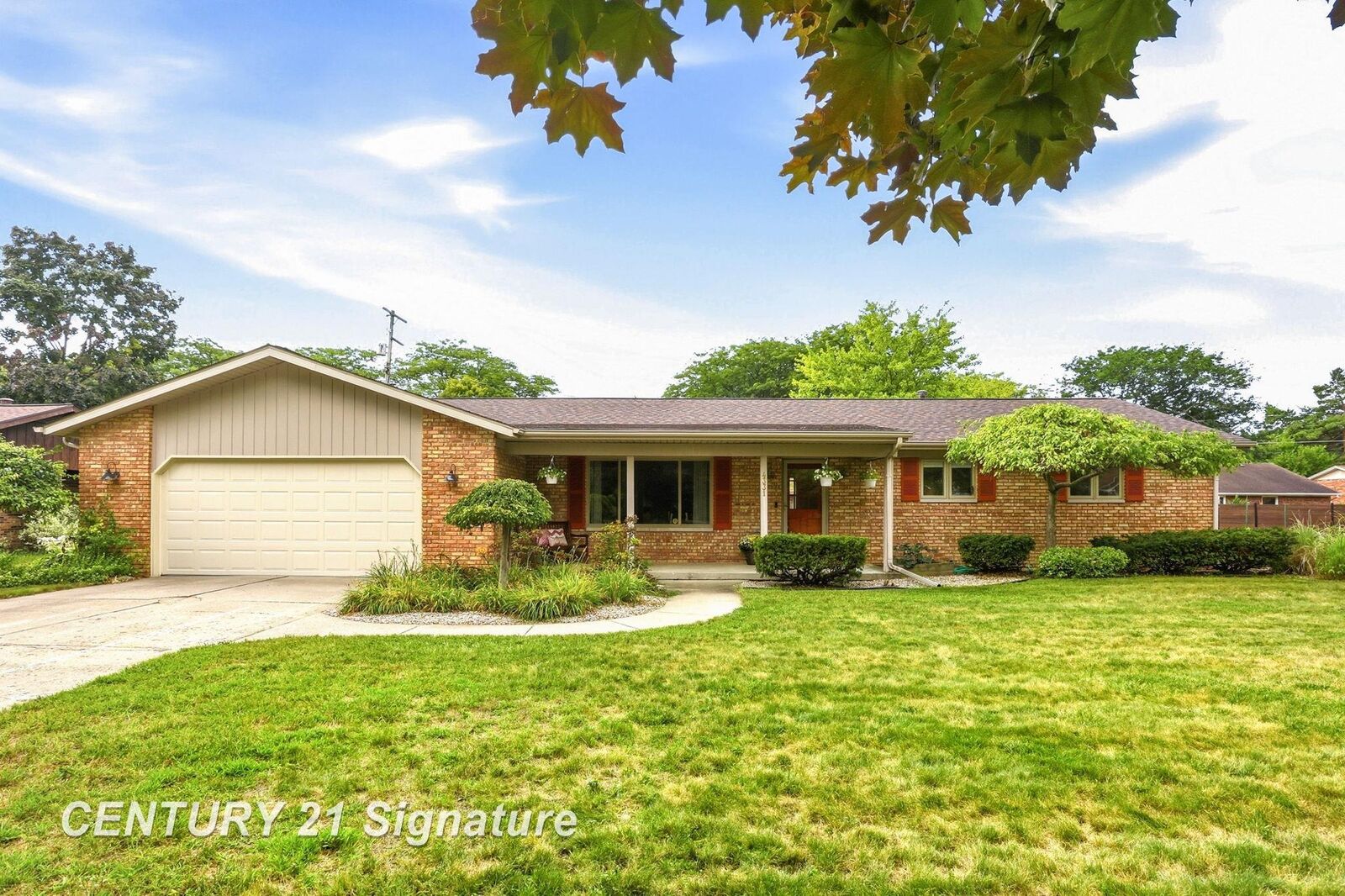 Property Photo:  4331 Hilray Drive  MI 48638 