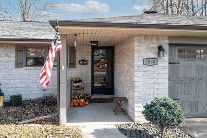 Property Photo: 7558 Apache Trail Trail MI 48182