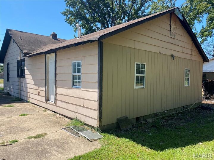 Property Photo: 429 Arthur Street MO 63901
