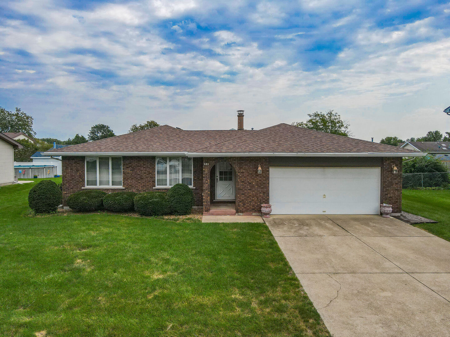 Property Photo: 521 Hawthorne Lane IL 60468