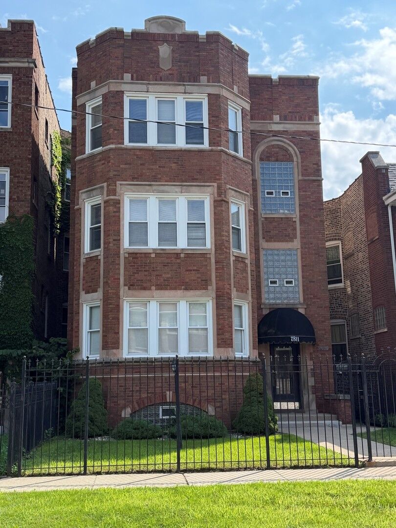 Property Photo:  7811 S Constance Avenue 2  IL 60649 