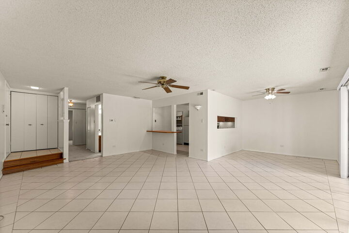 Property Photo: 8245 Poplar Lane 5B IL 60465