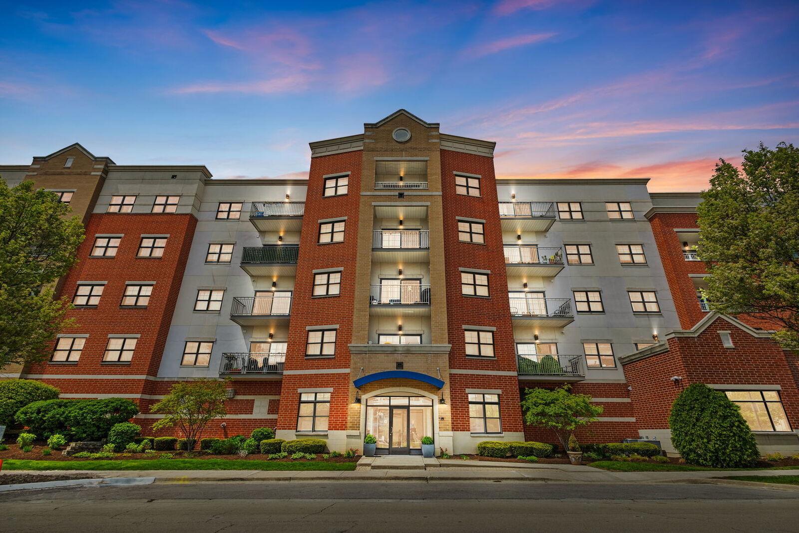 Property Photo:  14 S Prospect Street 405  IL 60172 