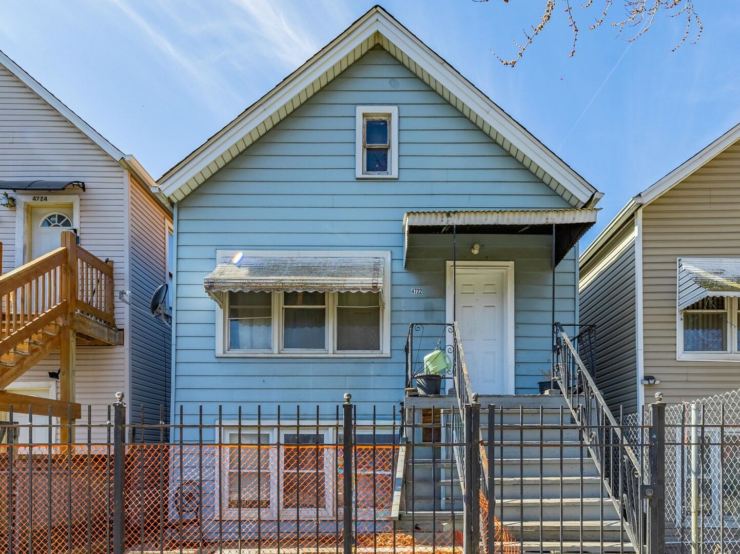Property Photo: 4722 S Ada Street IL 60609