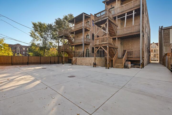 Property Photo: 442 E 48th Street B2 IL 60615