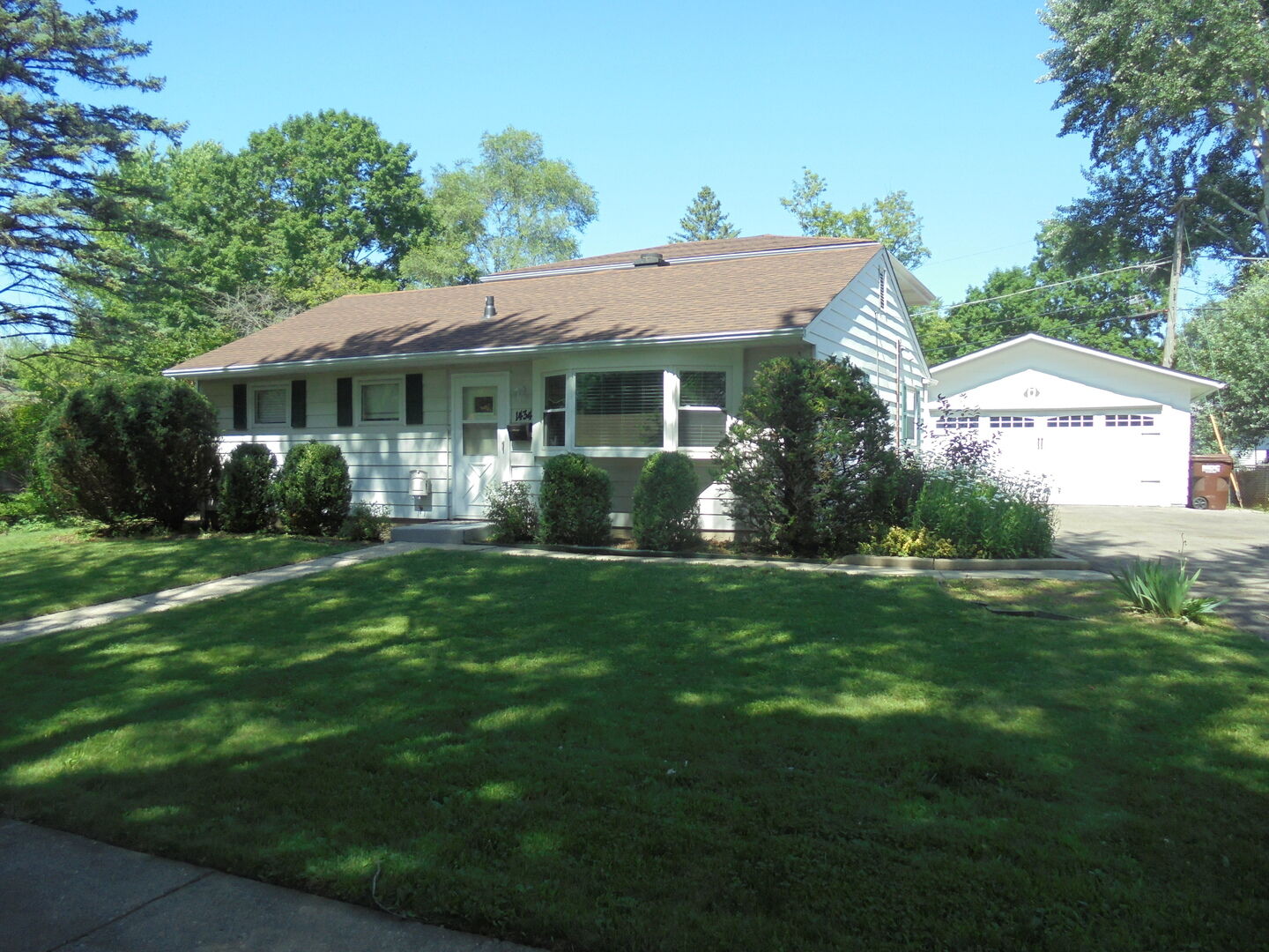 Property Photo:  1434 Walnut Drive  IL 60098 