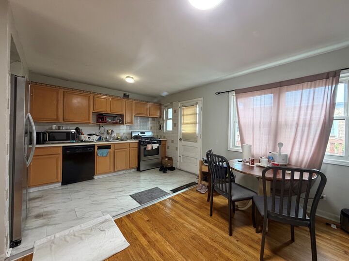 Property Photo: 6338 N Kedzie Avenue 2W IL 60659