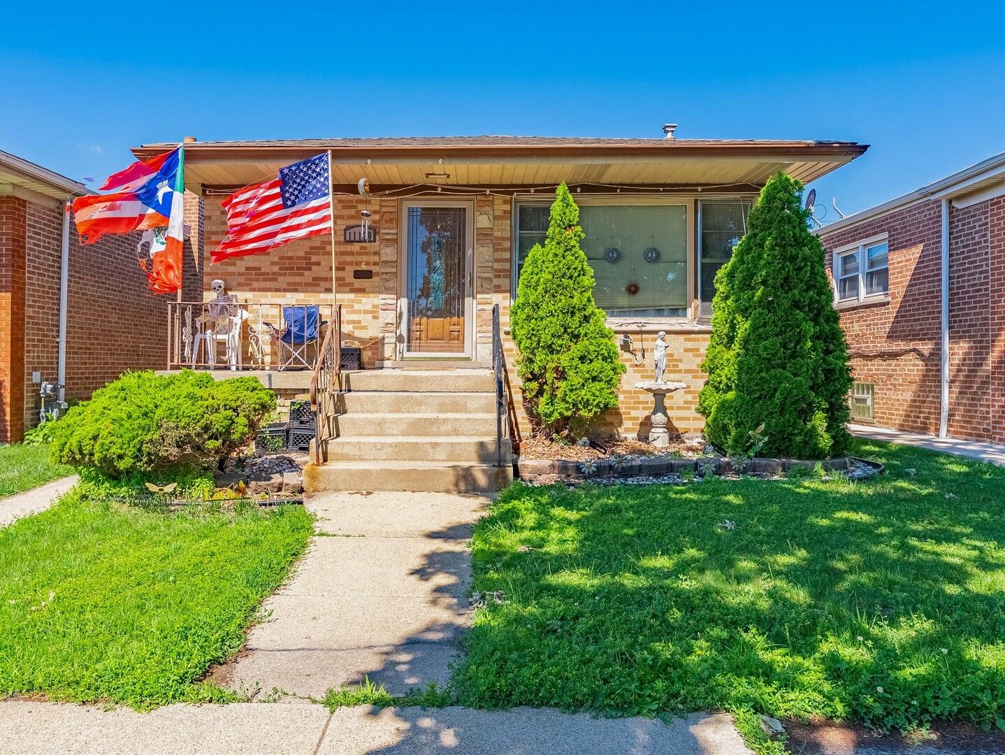 Property Photo:  11120 S Ewing Avenue  IL 60617 