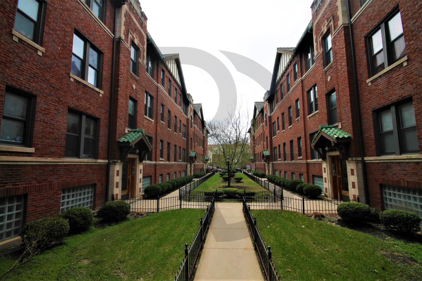 Property Photo:  3310 W Schubert Avenue 2Y  IL 60647 