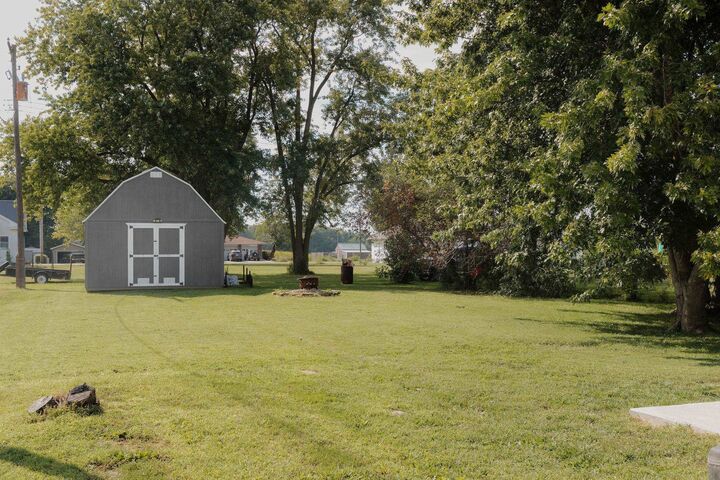 Property Photo: 402 N Augusta Road IL 62324