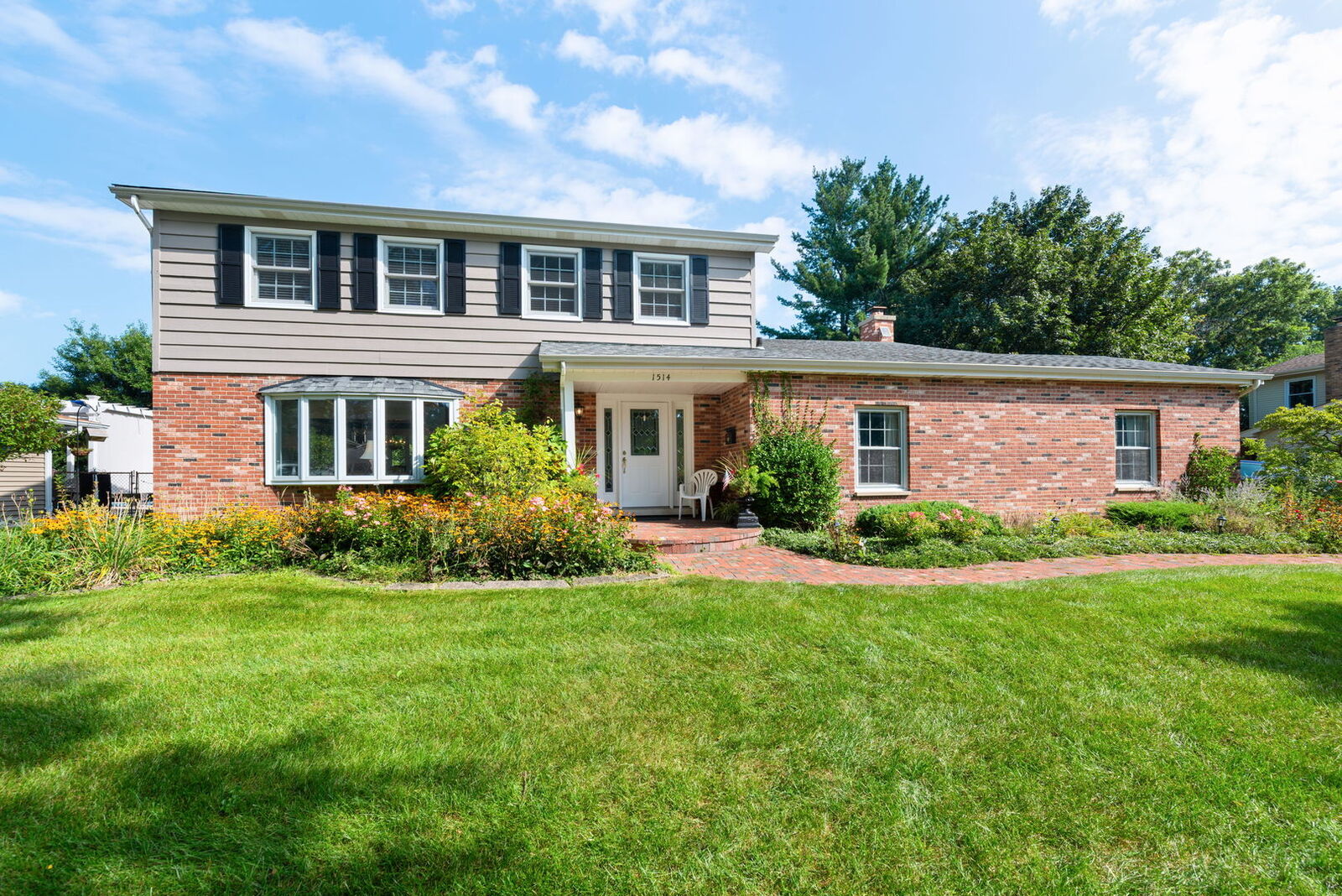 Property Photo: 1514 Allen Lane IL 60174