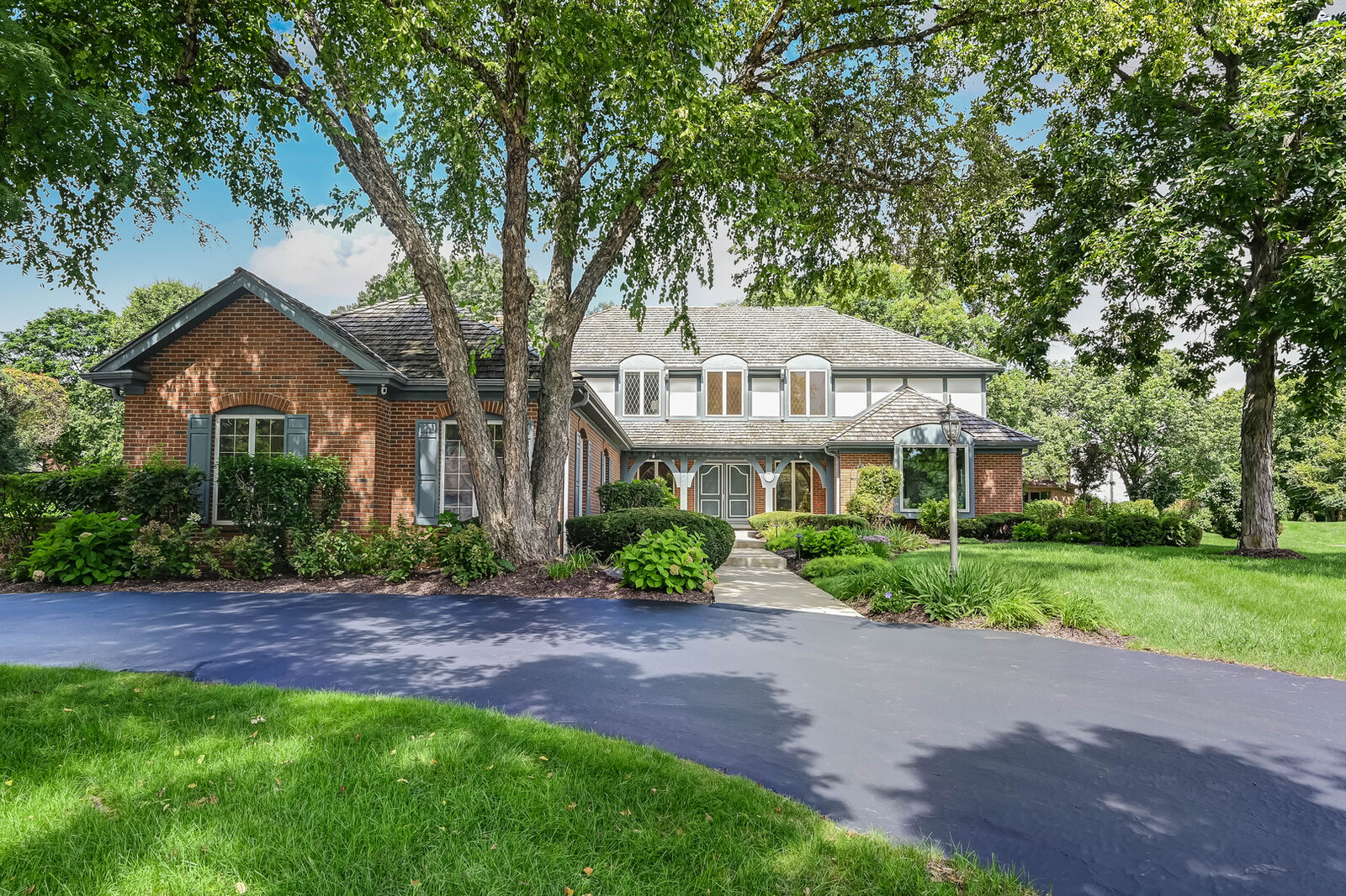 Property Photo:  5 Regent Court  IL 60527 