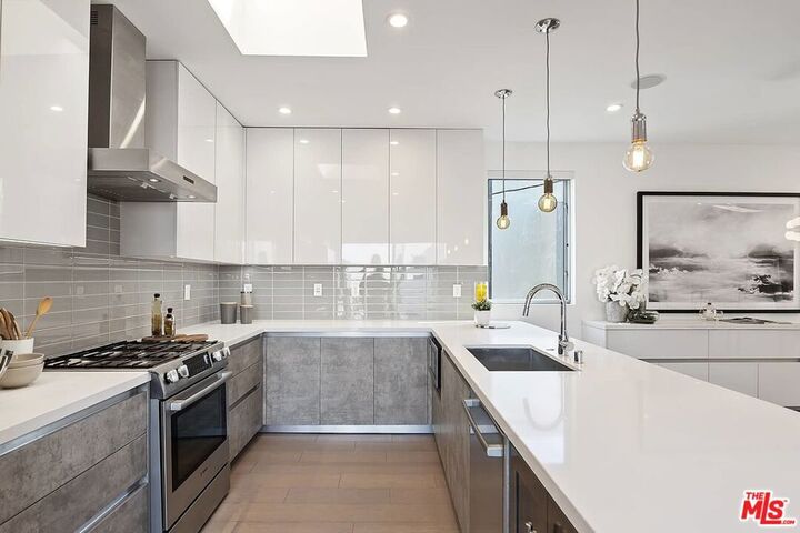 Property Photo: 7190 Formosa Fusion Court CA 90046