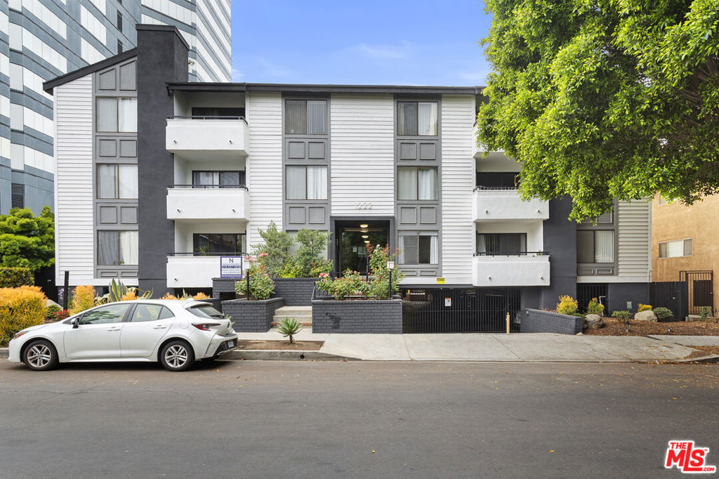 Property Photo:  1226 Amherst Avenue 102  CA 90025 