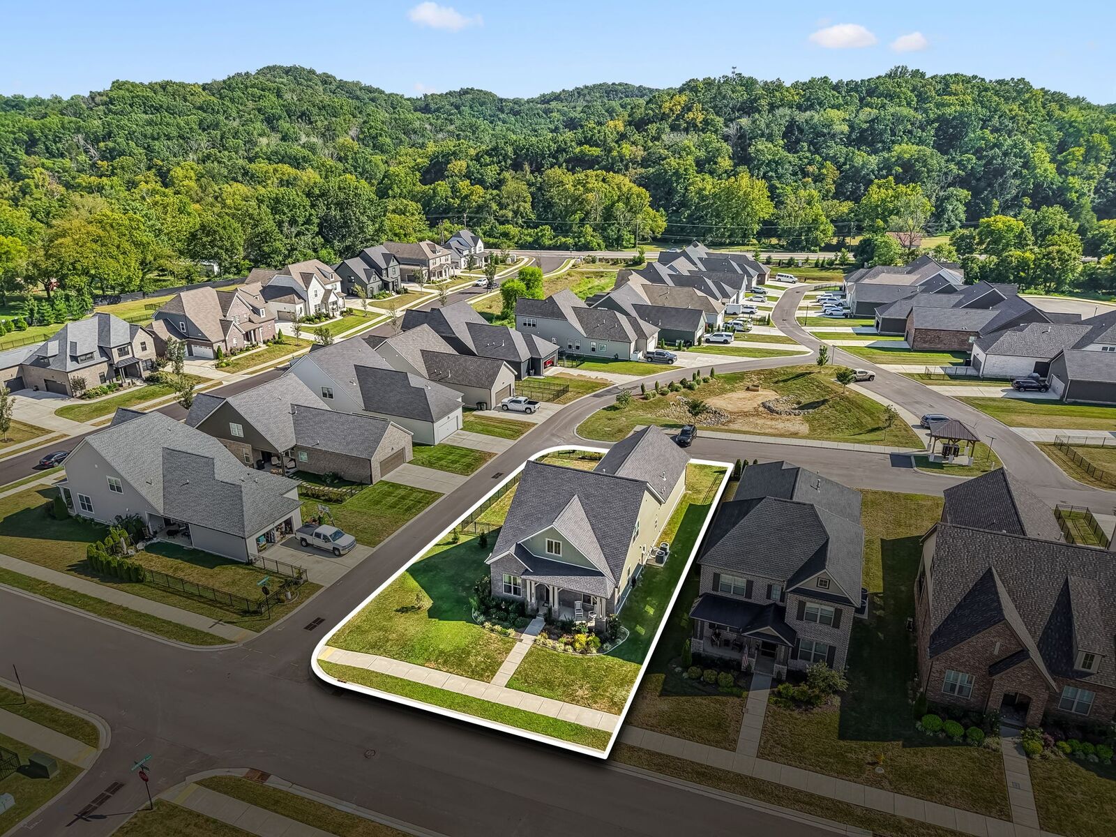 Property Photo:  102 Stonehaven Way  TN 37075 