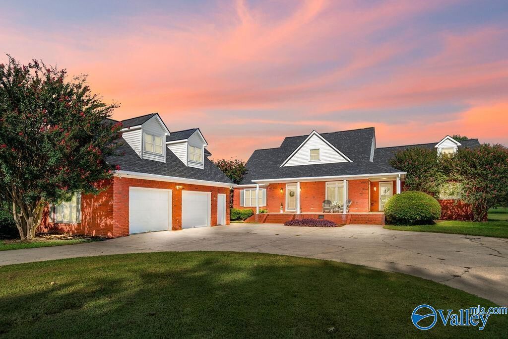Property Photo: 400 Plantation Pointe Road AL 35768