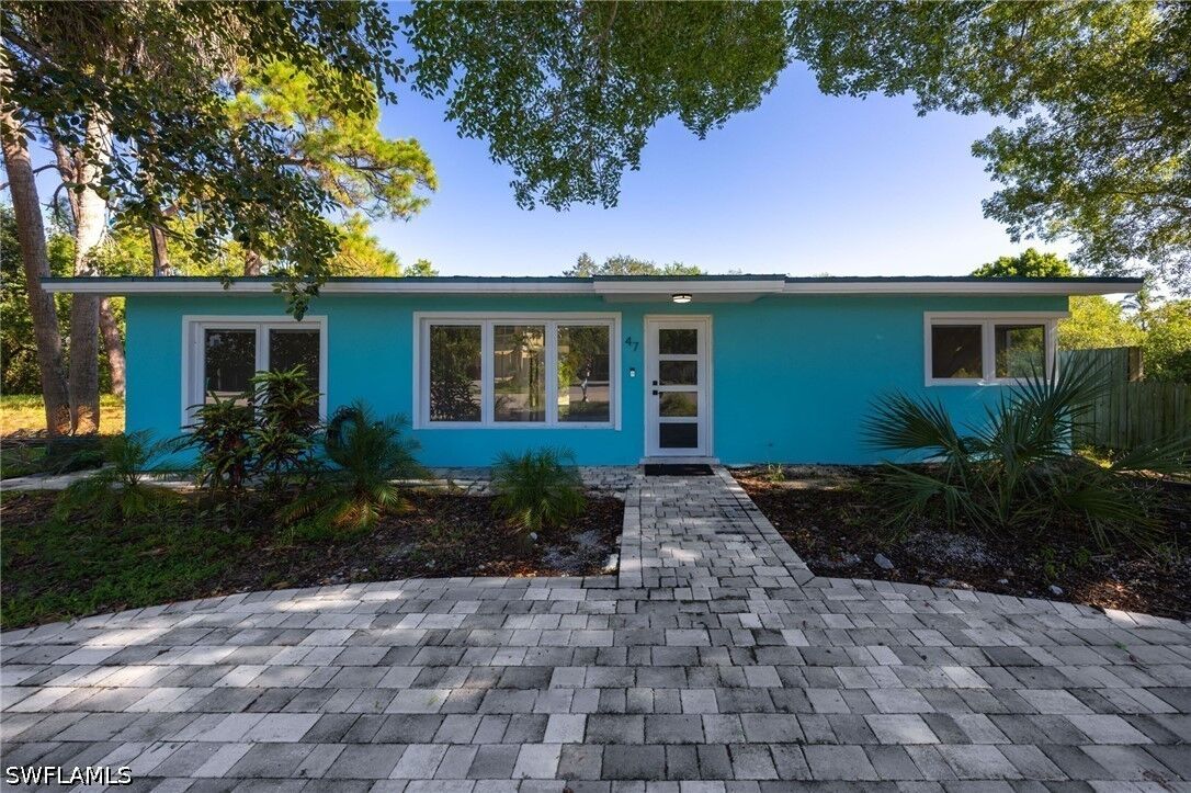 Property Photo:  47 River Court  FL 34110 
