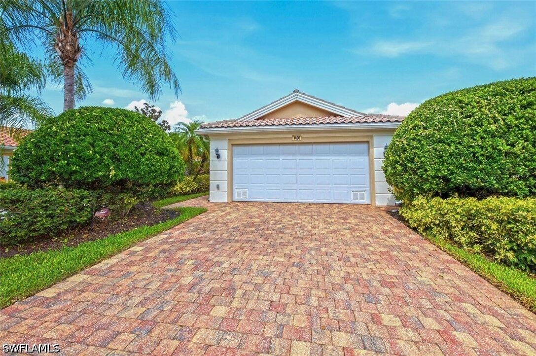 Property Photo:  7405 Emilia Lane  FL 34114 