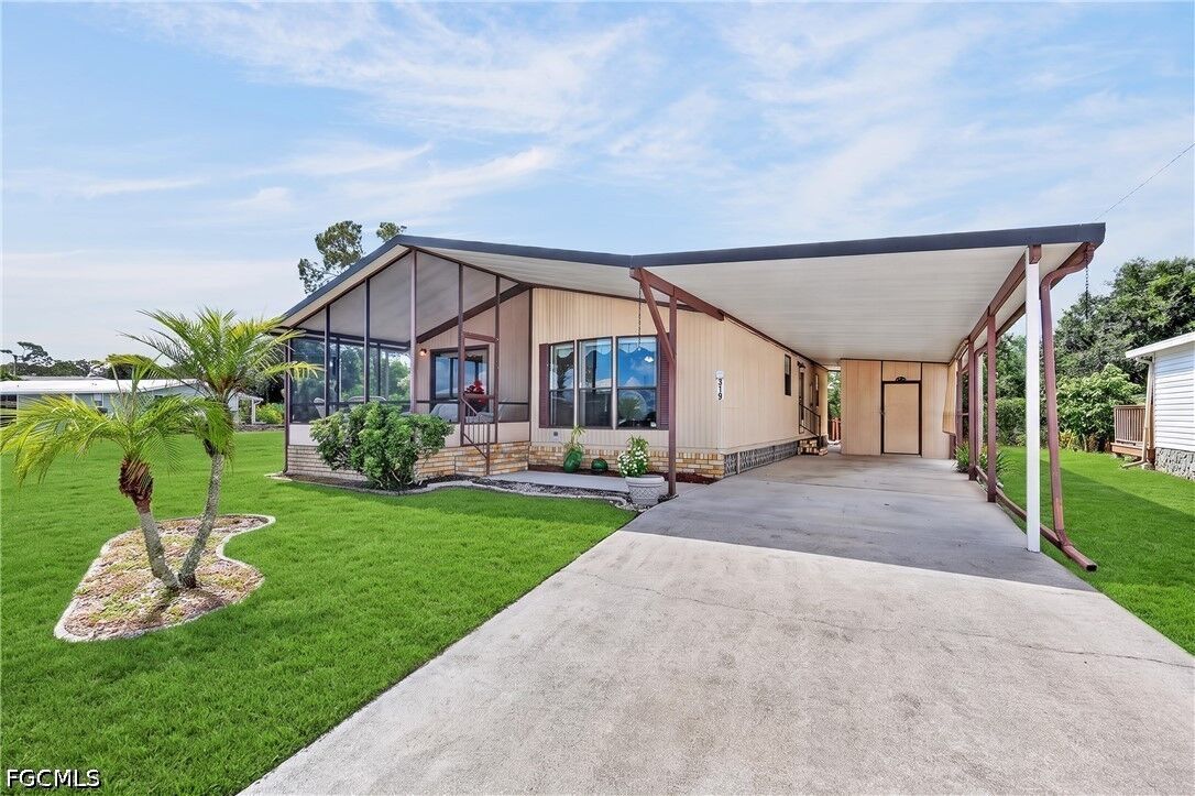 Property Photo:  319 Shrub Lane S  FL 33917 
