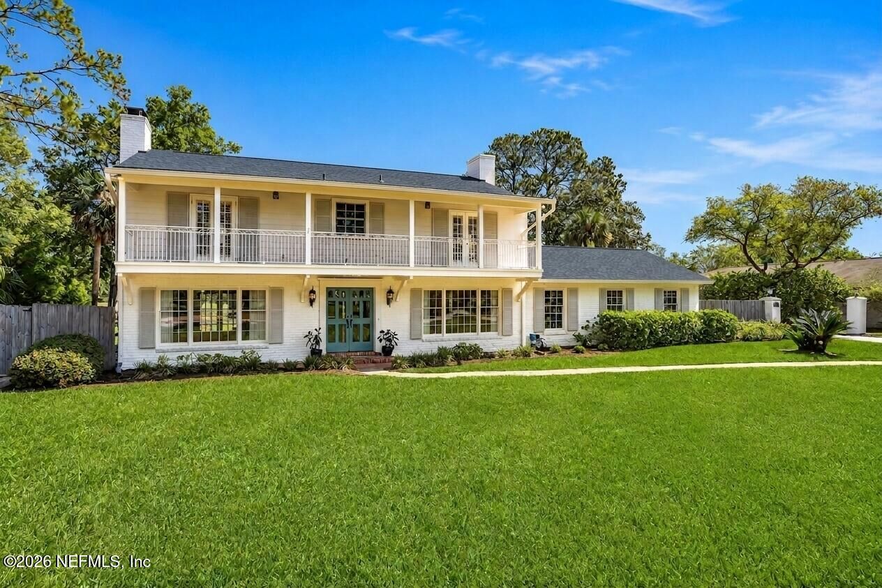 Property Photo: 8239 Hollyridge Road FL 32256