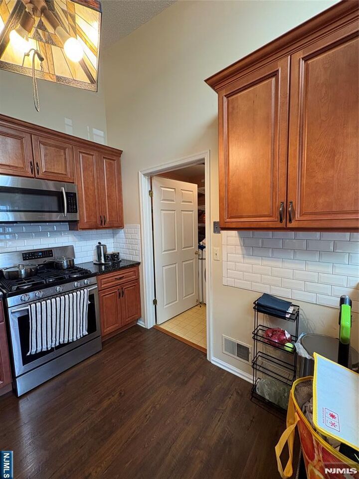 Property Photo:  308 Linden Street H3  NJ 07430 