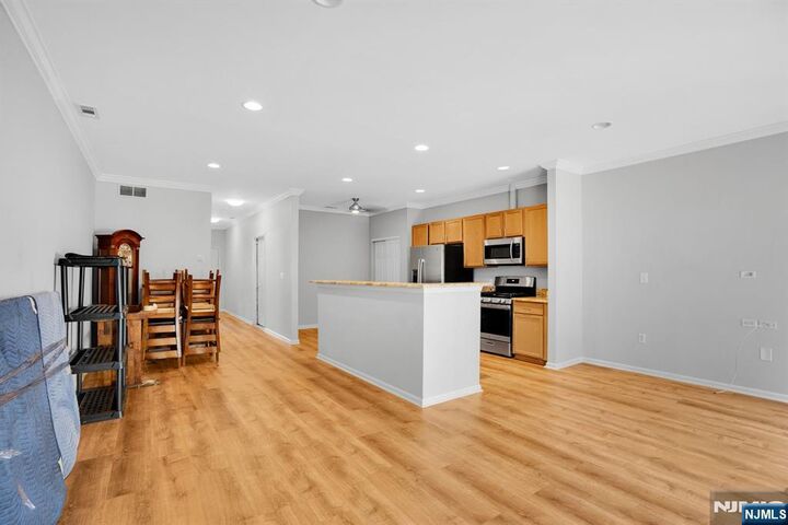 Property Photo:  8 Allister Court  NJ 07035 
