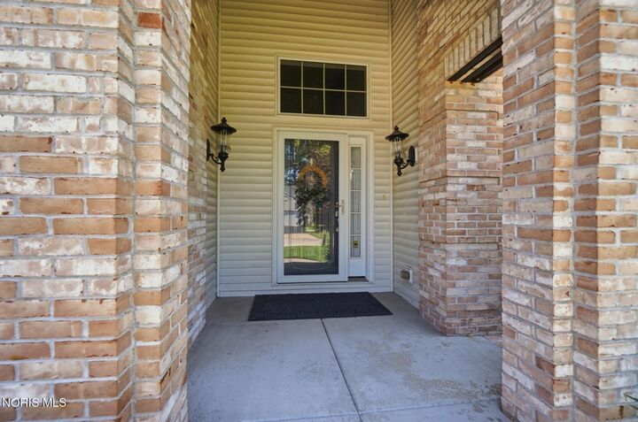 Property Photo: 2214 Woods Edge Court OH 43615