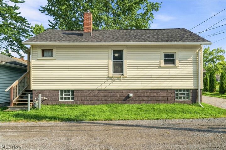 Property Photo: 376 E 1/2 Ohio Avenue OH 44672