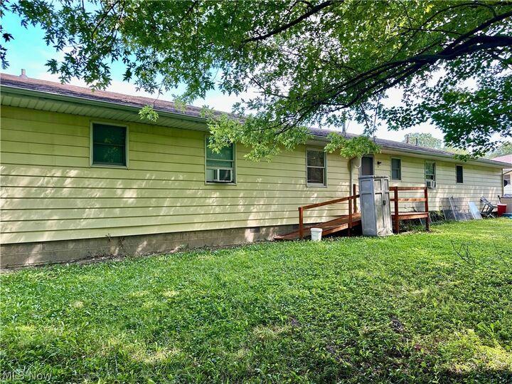 Property Photo: 4823 Dunsmore Avenue OH 44004