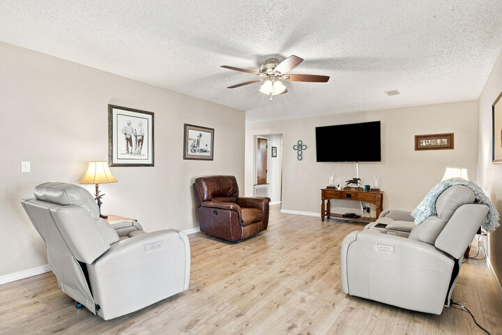 Property Photo: 14701 S 560 Road OK 74343