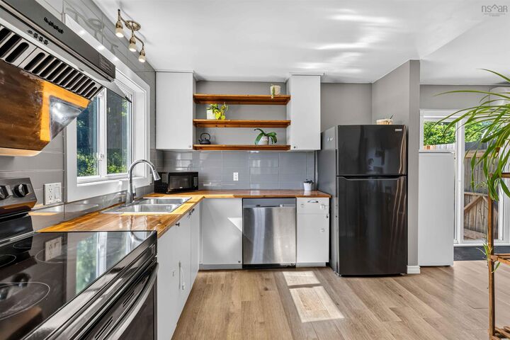 Property Photo:  1030 Sackville Drive  NS B4E 1S4 