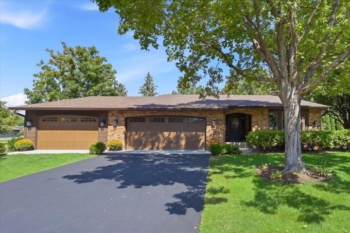 Property Photo: 525 Mackubin Circle MN 55126