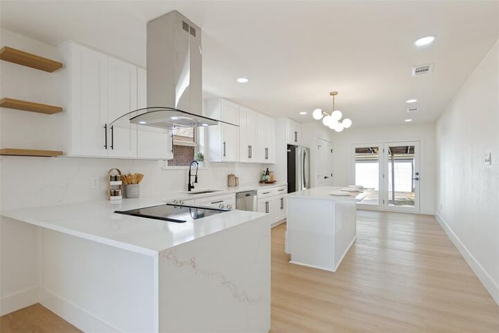 Property Photo: 9102 Lindaro Lane TX 75228