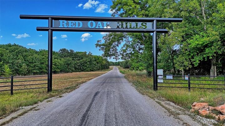 Property Photo: 384 Red Oak Hills Road TX 76255