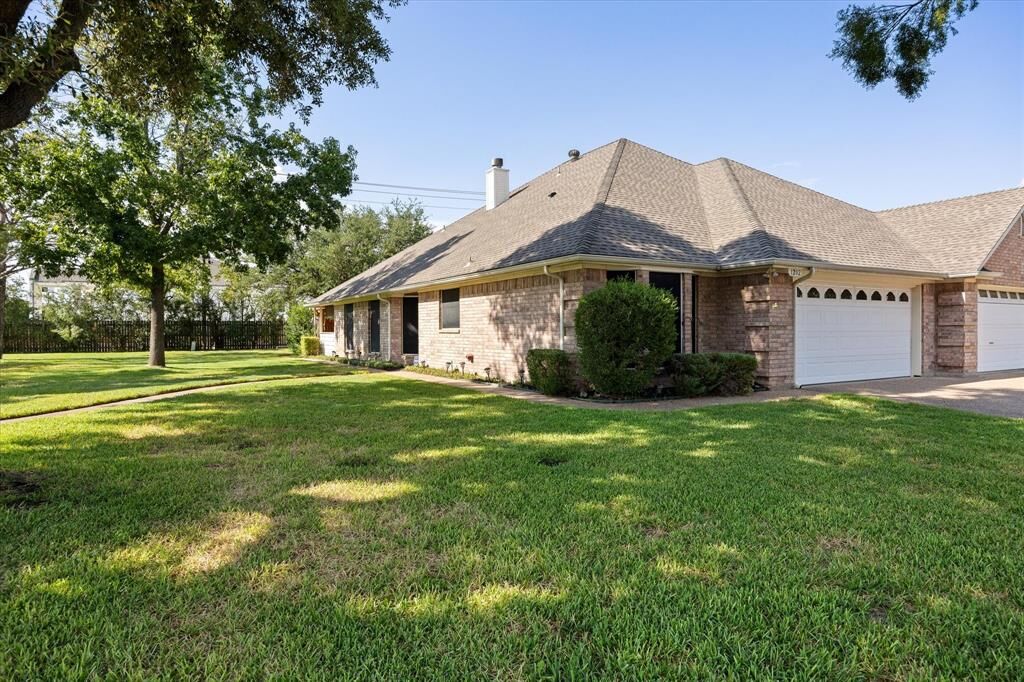 Property Photo:  1202 Henard Lane  TX 76048 