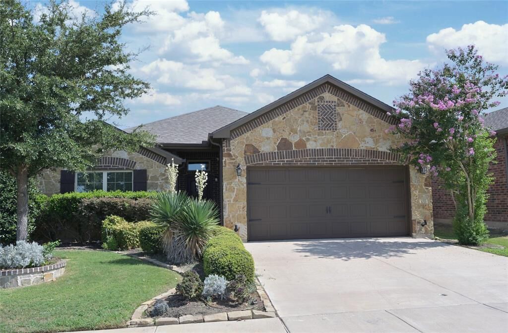 Property Photo: 9212 Glen Mills Trail TX 76179
