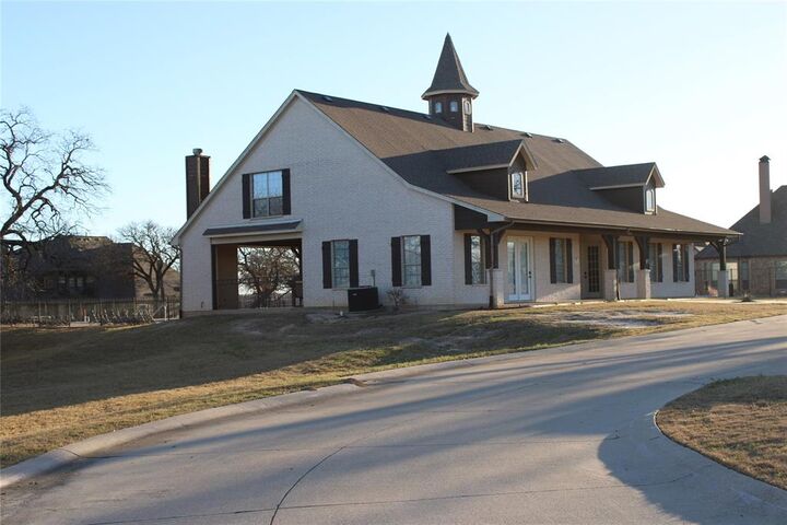 Property Photo: 133 Highgate Drive TX 76023