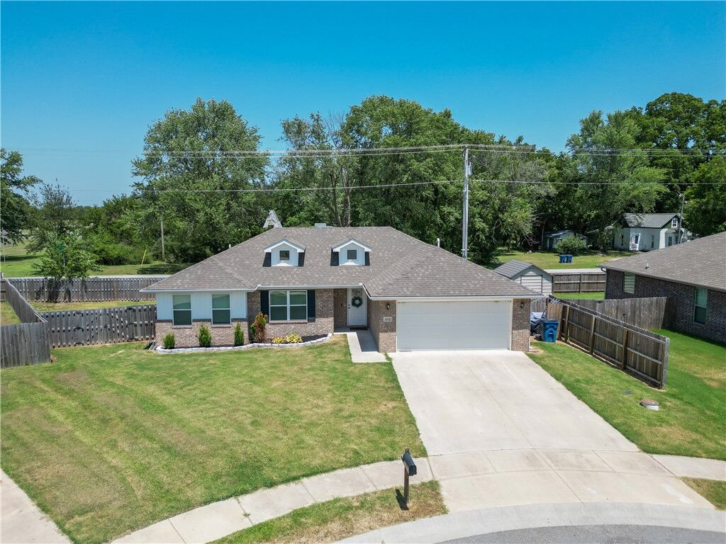 Property Photo: 1512 Leah Street AR 72734