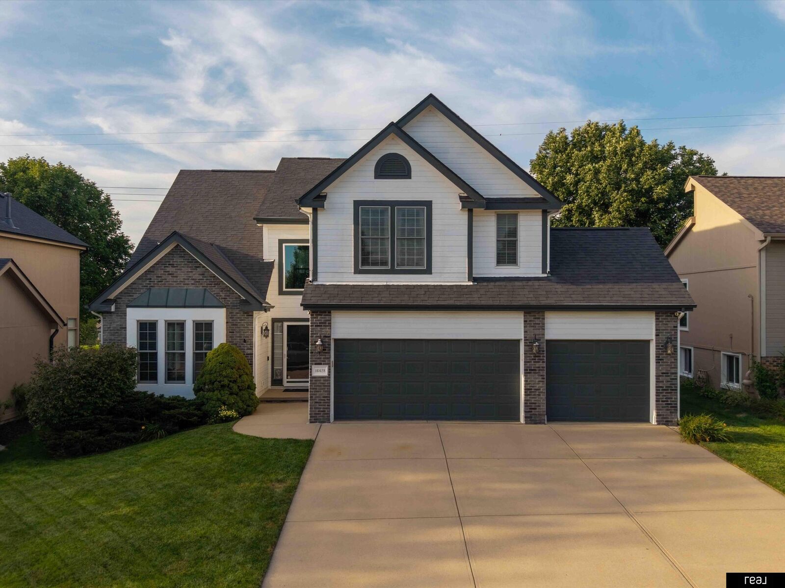 Property Photo: 16428 Ames Avenue NE 68116