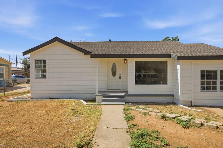 Property Photo: 804 20th St TX 79763