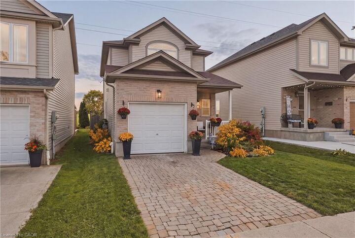 Property Photo:  116 Henhoeffer Crescent  ON N2E 4H3 