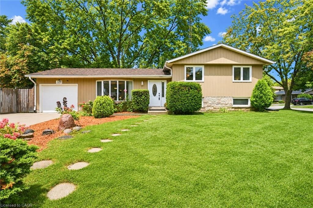 Property Photo:  1280 Aldridge Crescent  ON L7M 1H9 
