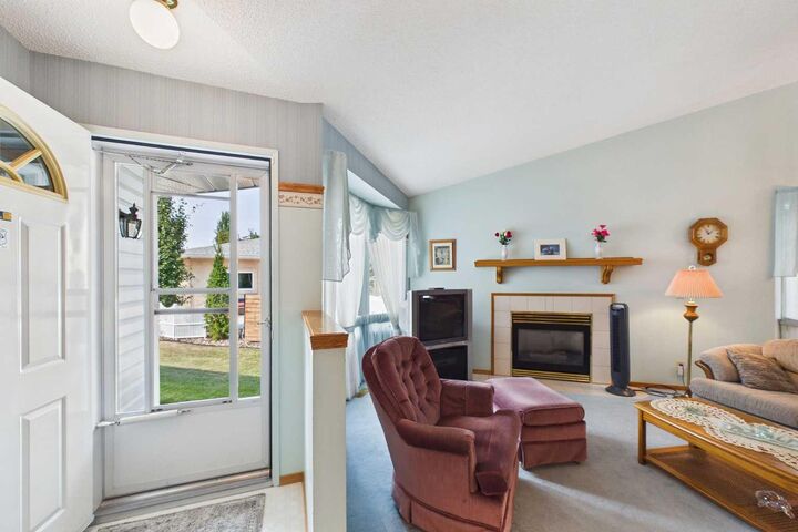 Property Photo:  183 Doran Crescent  AB T4R 2K3 