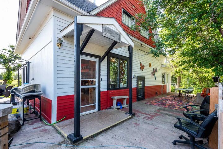 Property Photo:  222001 Range Road 225B  AB T0J 1N0 