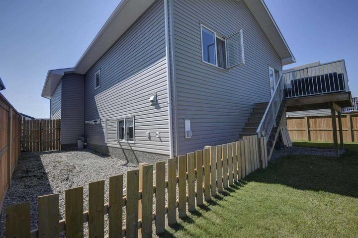 Property Photo:  670 Anderson Close NW  AB T0L 2A0 