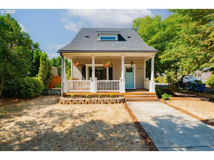 Property Photo:  2420 D St  WA 98663 