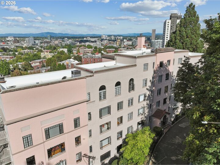 Property Photo: 2336 SW Osage St 605 OR 97205
