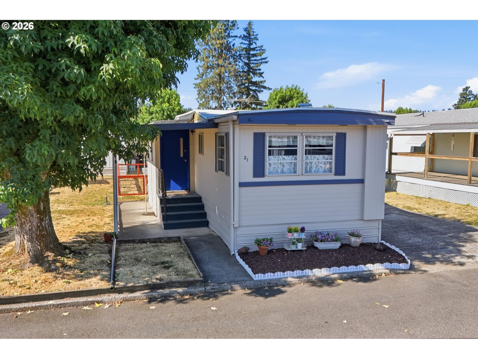 Property Photo:  4400 SE Roethe Rd  OR 97267 
